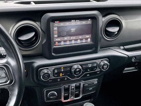 Used 2023 Jeep Gladiator Sport image 18