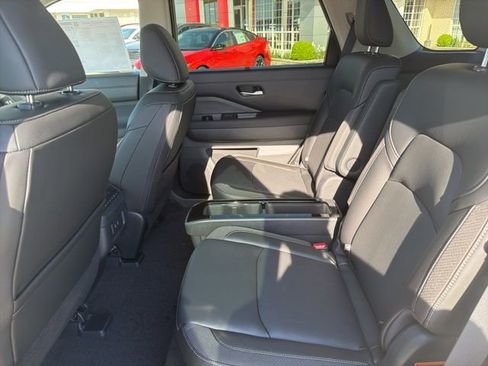 New 2026 Nissan Pathfinder SL w/ SL Premium Package FWD image 11