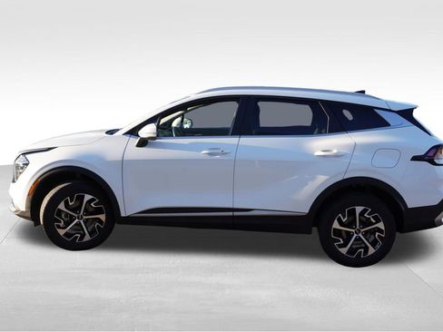 Certified 2025 Kia Sportage EX AWD/4WD image 9