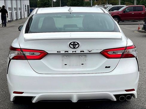 Used 2020 Toyota Camry SE FWD image 5
