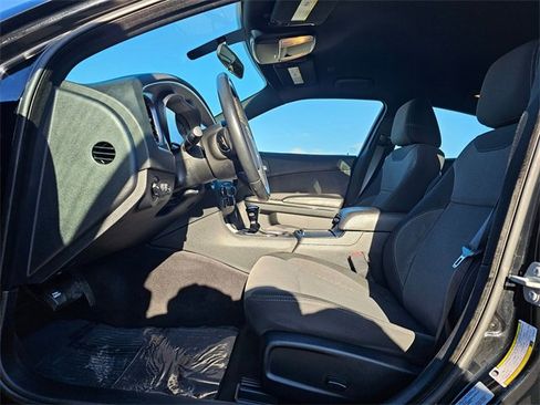 Used 2018 Dodge Charger SXT w/ Blacktop Package image 11