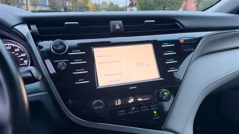 Used 2020 Toyota Camry SE FWD image 31