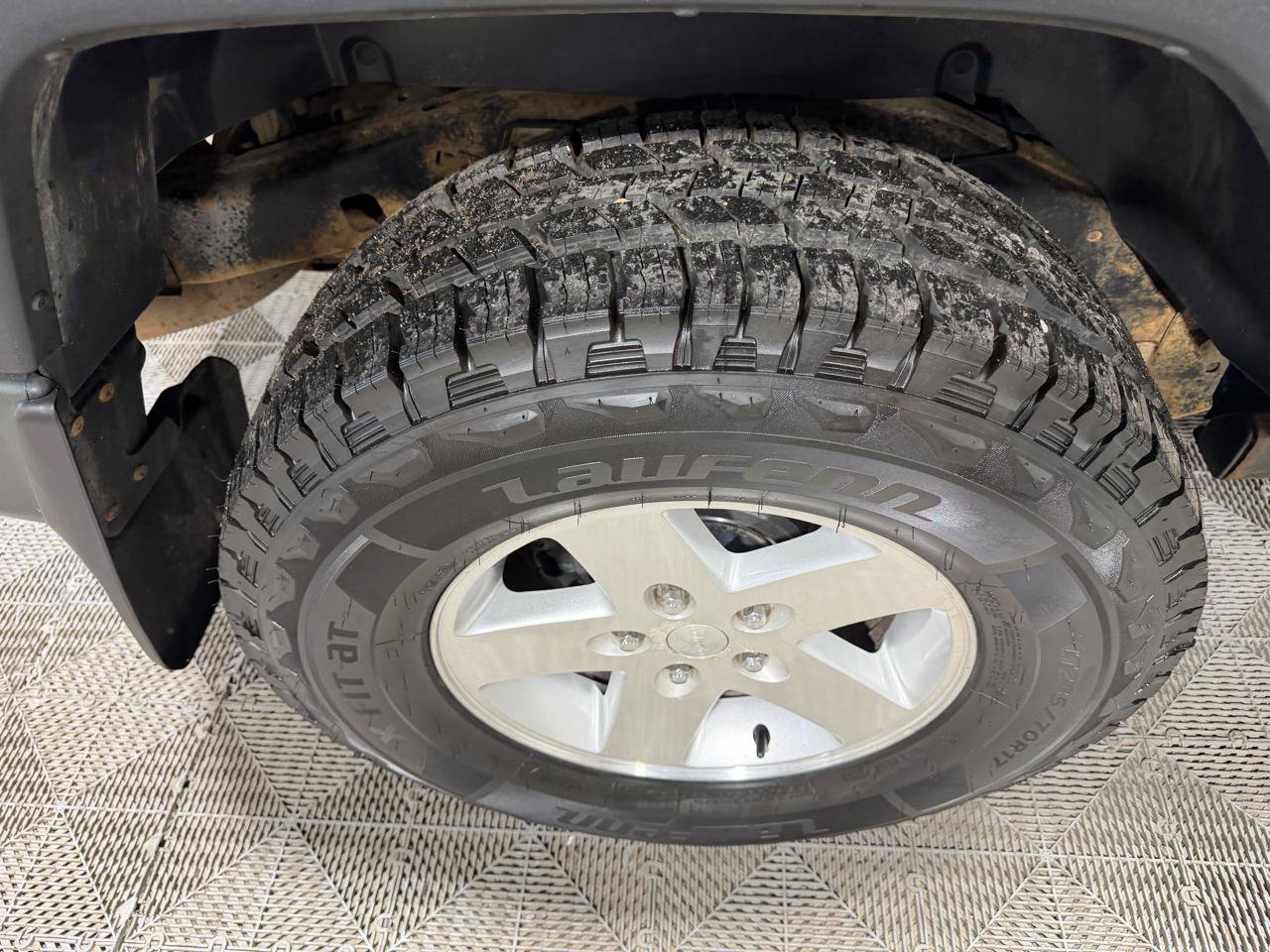 Used 2009 Jeep Wrangler Rubicon w/ Dual Top Group AWD/4WD image 15