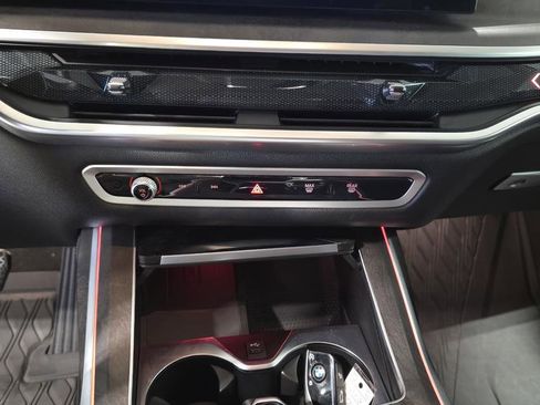 Used 2023 BMW X7 xDrive40i w/ Premium Package image 17