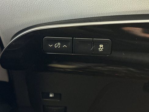 Used 2016 Toyota Prius Two FWD image 36