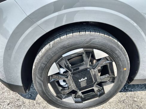 New 2026 Kia Carnival EX FWD image 10