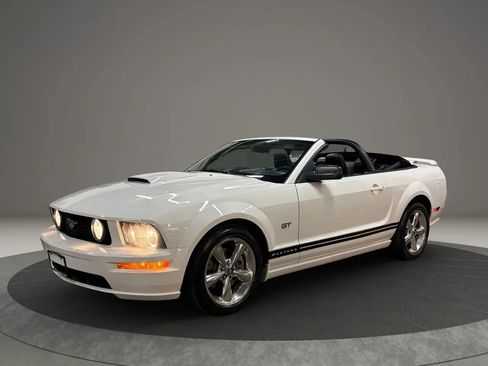 Used 2007 Ford Mustang GT image 2