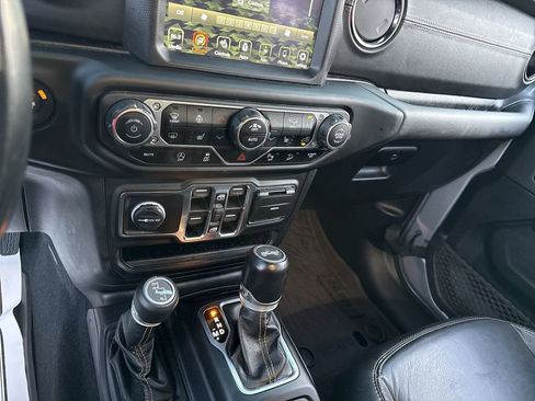 Used 2020 Jeep Wrangler Unlimited Sahara image 18