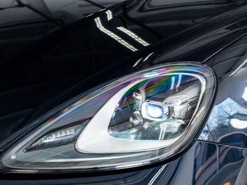 Used 2022 Porsche Cayenne Platinum Edition image 13