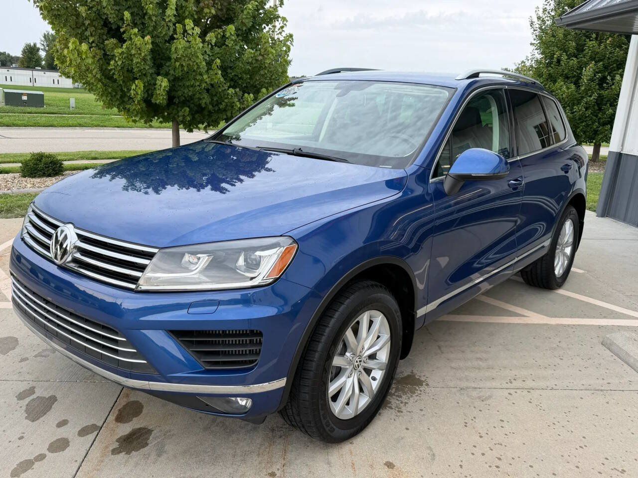 Used 2016 Volkswagen Touareg Sport AWD/4WD image 9