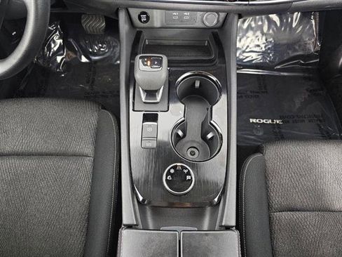 Used 2024 Nissan Rogue SV image 35