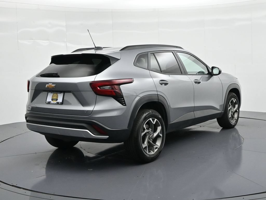 Used 2025 Chevrolet Trax LT FWD image 6