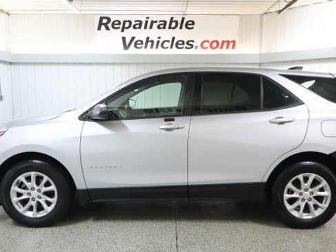 Used 2018 Chevrolet Equinox LS FWD image 1