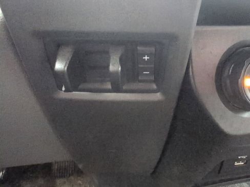 Used 2022 Ford F250 XL w/ Power Equipment Group image 9