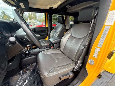 Used 2015 Jeep Wrangler Unlimited Sahara w/ Connectivity Group image 18