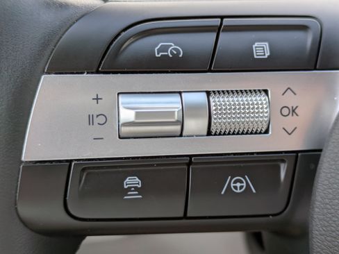 Certified 2025 Hyundai Tucson SEL FWD image 24