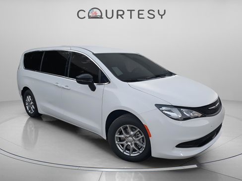 New 2026 Chrysler Voyager LX image 4