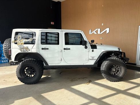 Used 2011 Jeep Wrangler Unlimited Sahara w/ Mopar Chrome Edition Group AWD/4WD image 15