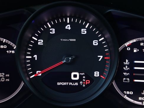 Used 2021 Porsche Cayenne Coupe image 21