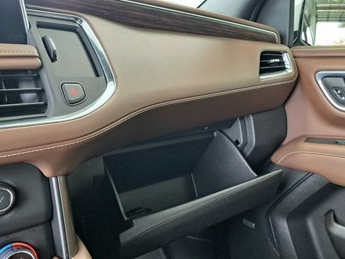 Used 2021 Chevrolet Tahoe High Country w/ Premium Package AWD/4WD image 18