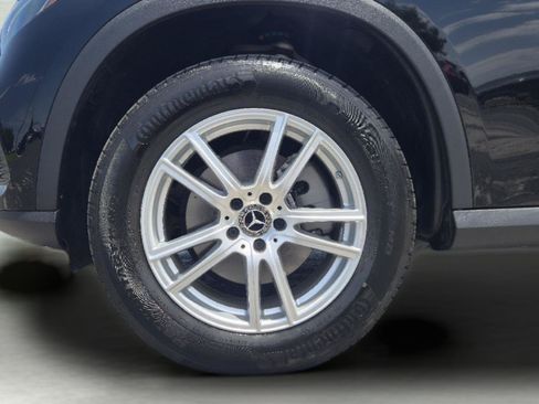 Used 2025 Mercedes-Benz GLC 300 4MATIC image 11