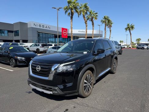 Used 2025 Nissan Pathfinder Platinum image 1
