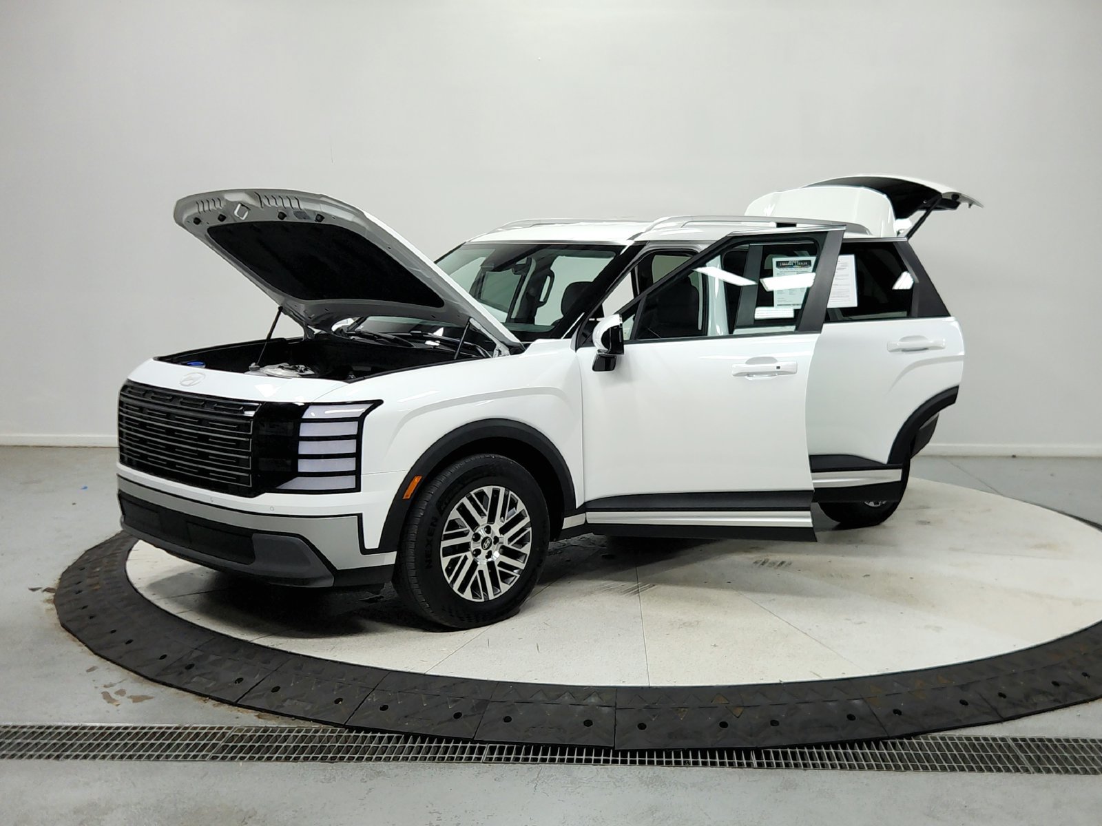 Used 2026 Hyundai Palisade SEL FWD image 12