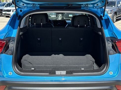 Used 2025 Chevrolet Trax LT image 30