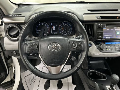 Used 2018 Toyota RAV4 XLE AWD/4WD image 4
