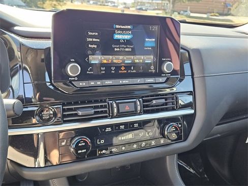 Used 2025 Nissan Pathfinder SV image 20