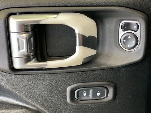 Used 2018 Jeep Wrangler Unlimited Rubicon image 14