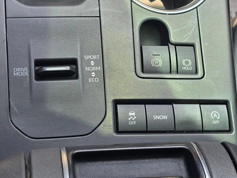 Used 2021 Toyota Highlander XLE FWD image 21