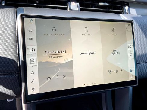 New 2025 Land Rover Discovery Sport Dynamic SE image 17