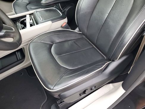 Used 2022 Chrysler Pacifica Limited image 20