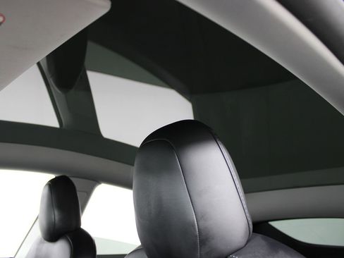 Used 2021 Tesla Model Y Long Range image 10