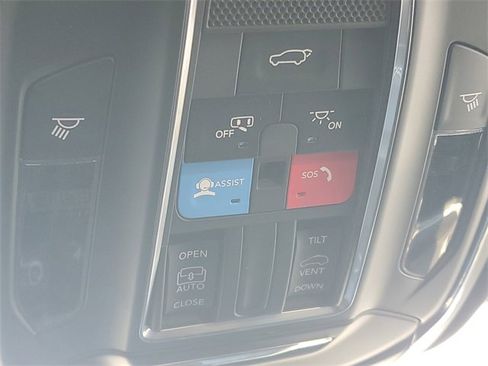 New 2025 Jeep Grand Cherokee L Altitude image 31