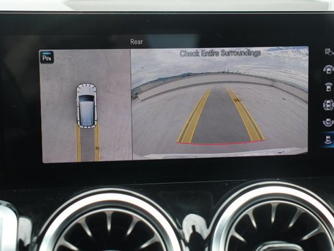 Used 2022 Mercedes-Benz GLB 250 4MATIC image 30