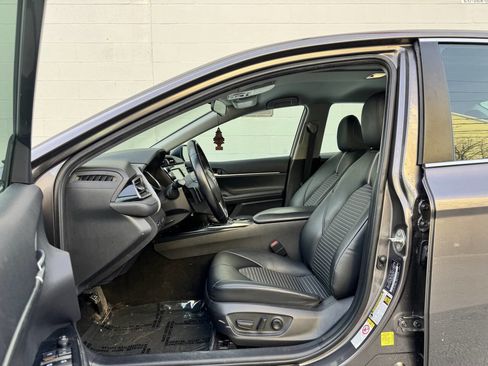 Used 2019 Toyota Camry SE image 10