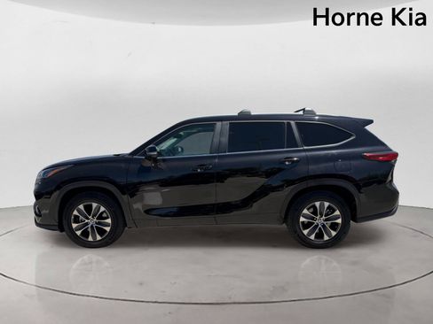 Used 2023 Toyota Highlander XLE FWD image 6