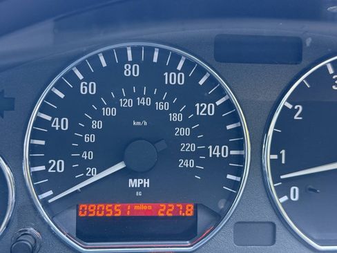 Used 2000 BMW Z3 2.5i RWD image 27