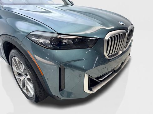 Used 2024 BMW X5 xDrive40i w/ Parking Assistance Package AWD/4WD image 17