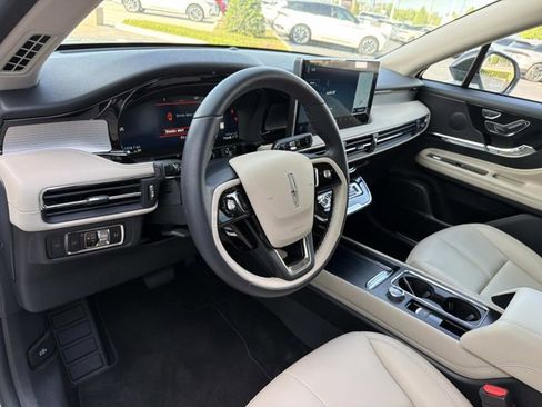 New 2026 Lincoln Corsair Premiere FWD image 13