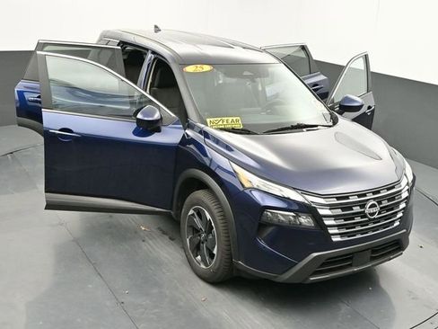 Used 2025 Nissan Rogue SV image 40