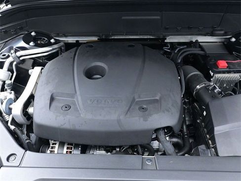 Used 2021 Volvo XC90 T5 Momentum w/ Climate Package image 32