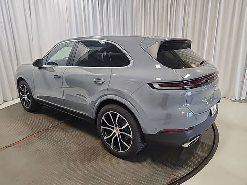 Certified 2025 Porsche Cayenne AWD/4WD image 3