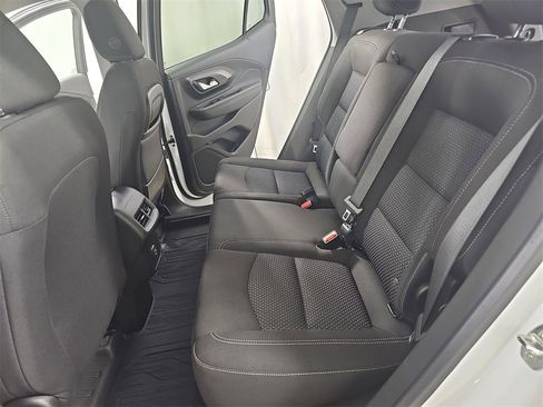 Used 2022 GMC Terrain SLE w/ Driver Convenience Package image 18