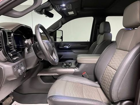 Used 2024 Chevrolet Silverado 2500 ZR2 w/ Technology Package AWD/4WD image 19