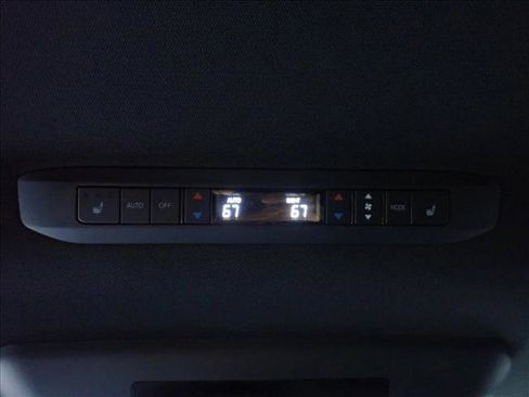 Used 2025 Toyota Sienna Platinum image 10