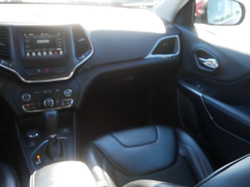 Used 2020 Jeep Cherokee Latitude Plus w/ Comfort/Convenience Group AWD/4WD image 11