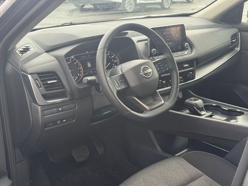 Certified 2025 Nissan Rogue SV image 5